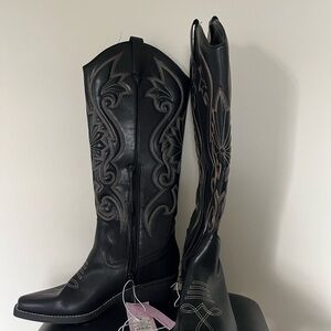 SOLD Cowgirl Boots NWT